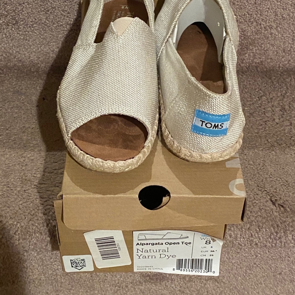 TOMS never worn size 8 open-toe shoes